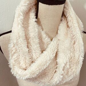 Issac Mizrahi Cream Faux Fur infinity Scarf.